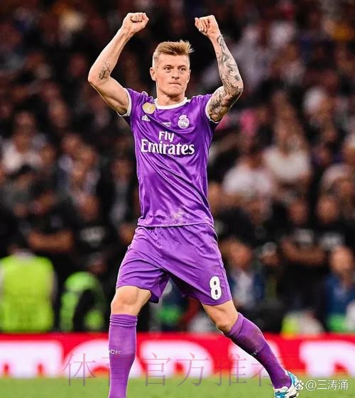 太耿直! 克罗斯:巴萨输+我们夺冠 是件双倍的好事 太耿直! 克罗斯:巴萨输+我们夺冠 是件双倍的好事